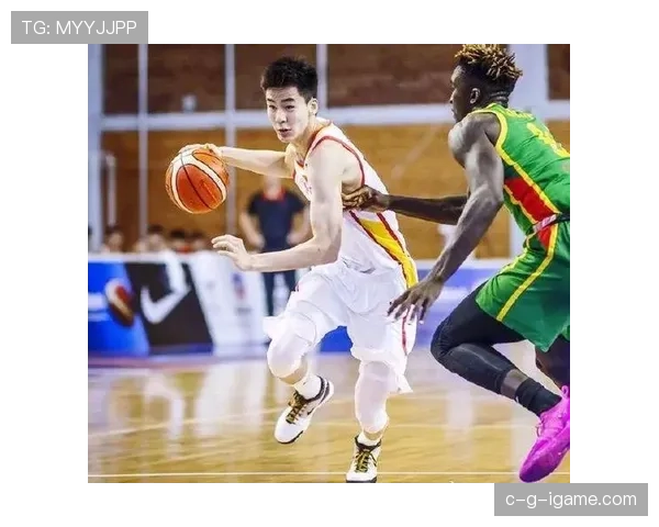 郭昊文刚发了厨房照，那口锅比我月薪还贵，我笑不出来